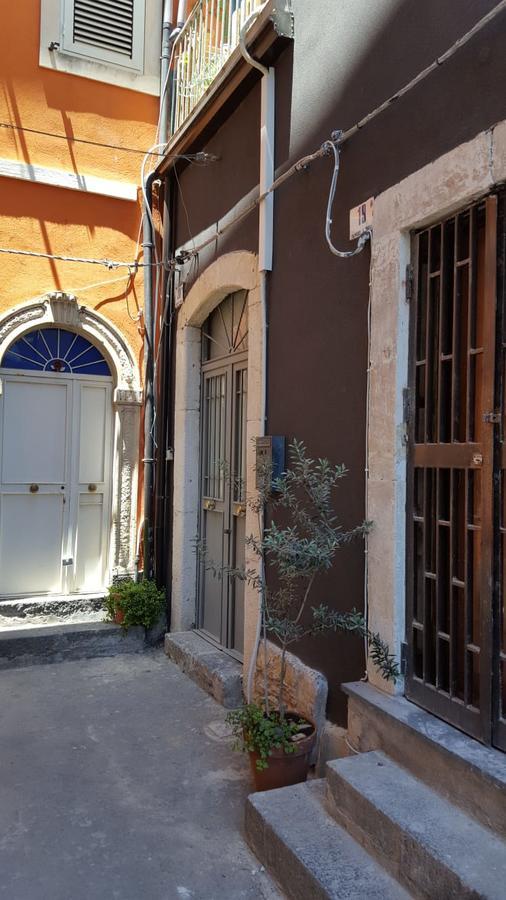 Il Pozzo Di Santa Teresa Apartment Catania Luaran gambar